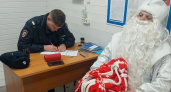 В Анапе задержали Деда Мороза за незаконный сбор платы за фото 