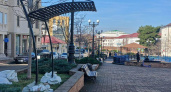 Тень отдельно, лавочки отдельно? В Новороссийске устанавливают перголы на бульваре Победы