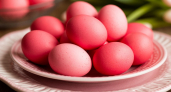 Луковая шелуха отдыхает: пасхальные яйца станут цвета клубники без капли химии
