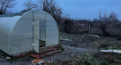 «Поставил и забыл»: пленка и поликарбонат сдают позиции — новое покрытие для теплиц не рвется и не мутнеет годами