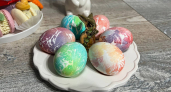 Вместо луковой шелухи: три способа покрасить яйца на Пасху, от которых соседки обзавидуются