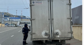 Движение грузовиков из Новороссийска в Геленджик временно ограничено из-за ветра 