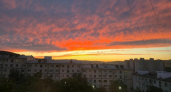 «Пожар на небе» в первый день лета: 10 великолепных снимков огненного заката
