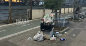 Переполненные урны и кучи мусора: на набережной Новороссийск творится полнейшая антисанитария