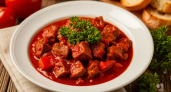 Мясо по-самарски с солёными огурцами: рецепт, который прощает ошибки и всегда получается
