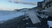 Море вышло из берегов: шторм разрушил пляжи Новороссийска