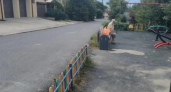 В Мысхако дорога у детской площадки стала смертельно опасной «автострадой»
