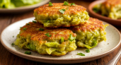 Оладьи из молодой капусты с колбасой и сыром: вкуснее драников и на ужин