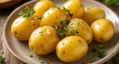 «Секрет варки картошки: добавьте эти 3 продукта — и вкус станет в 10 раз насыщеннее»