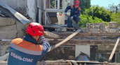 Протянули руку помощи: спасатели из Геленджика и Анапы помогают разбирать завалы и разрушенные здания после атаки дронов на Новороссийск 
