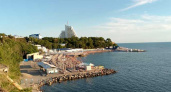 Из Новороссийска в Анапу едут понежиться на золотом песочке, но море и берега покрыты водорослями. Где найти чистое море в Анапе?