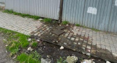 "Остановите этот беспредел!": в центре Новороссийска льется ручей с территории бесхозного участка