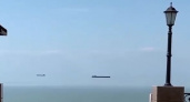 «Парящие» над морем суда сняли на видео в Азовском море в Ейске