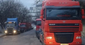 «Фуры заполонили Новороссийск!»: горожане жалуются, что большегрузы создают аварийные ситуации