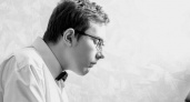 Неговорящий подросток-аутист из Новороссийска слету запоминает ноты и виртуозно играет сложные пьесы