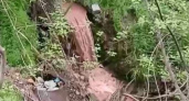 В Новороссийске вода в горной реке окрасилась в розово-коричневый цвет
