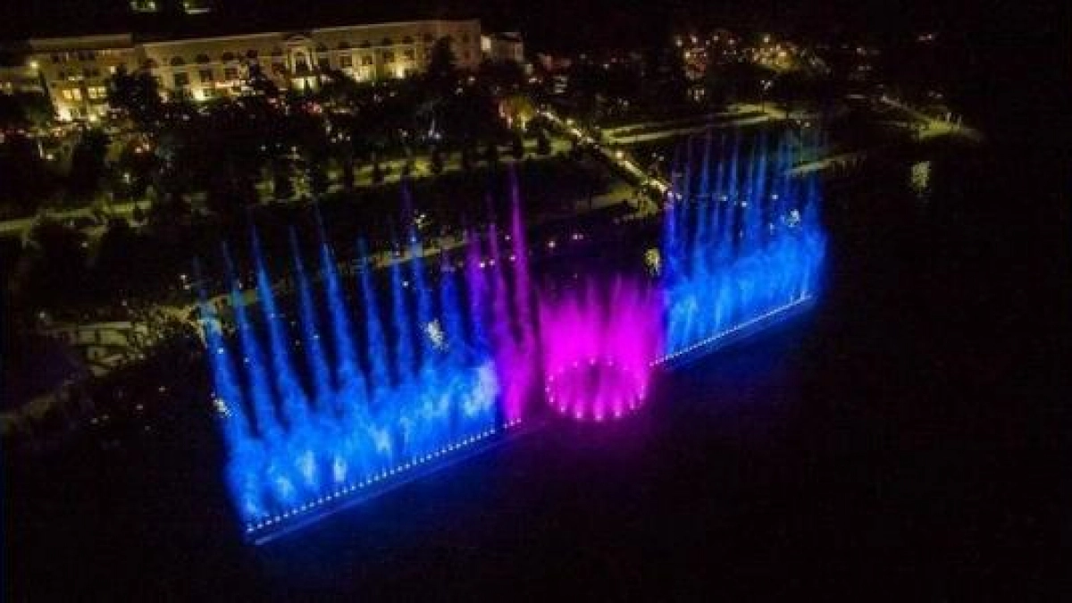 Открытие фонтана в Абрау-Дюрсо под Новороссийском: НАШ фоторепортаж