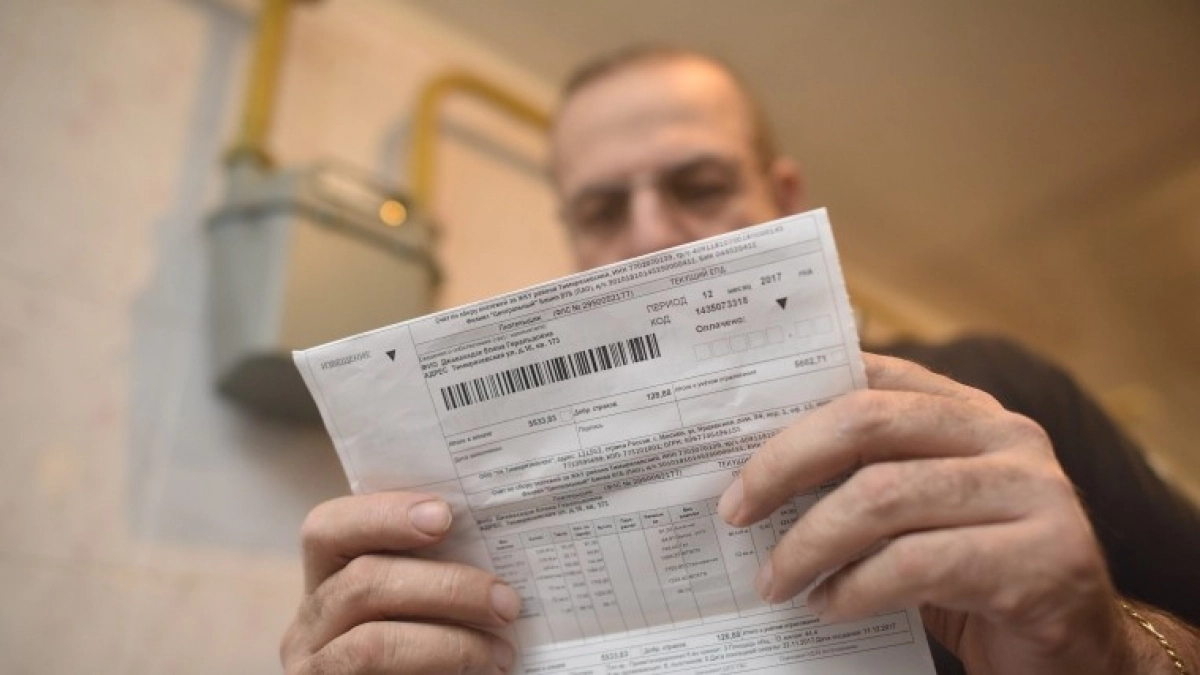 «Платим за пыль»: Как заставить УК убирать подъезды, а не ваши деньги?