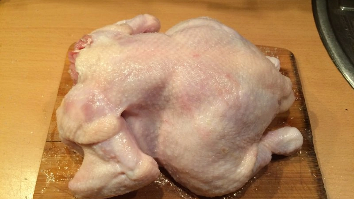 Как вывести «химию» и антибиотики из куриного мяса: простые лайфхаки от сотрудницы птицефабрики, которые помогут сохранить здоровье