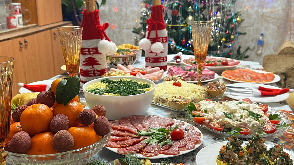 Покупайте впрок и морозьте! К новогодним праздникам резко подорожают популярные продукты