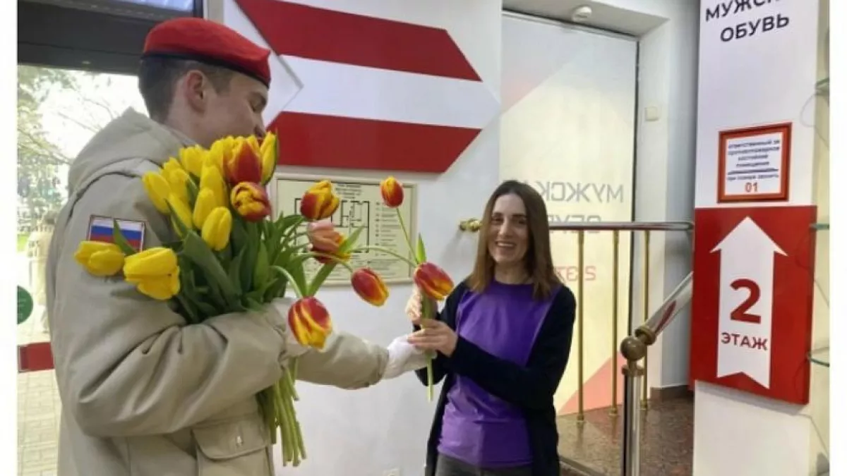 Тюльпаны от юнармейцев: акция «Километр красоты» прошла в Новороссийске