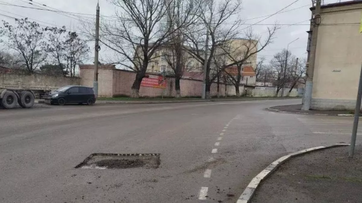 Новороссийск уходит под воду? Горожане показали, во что превратились дороги после холодов