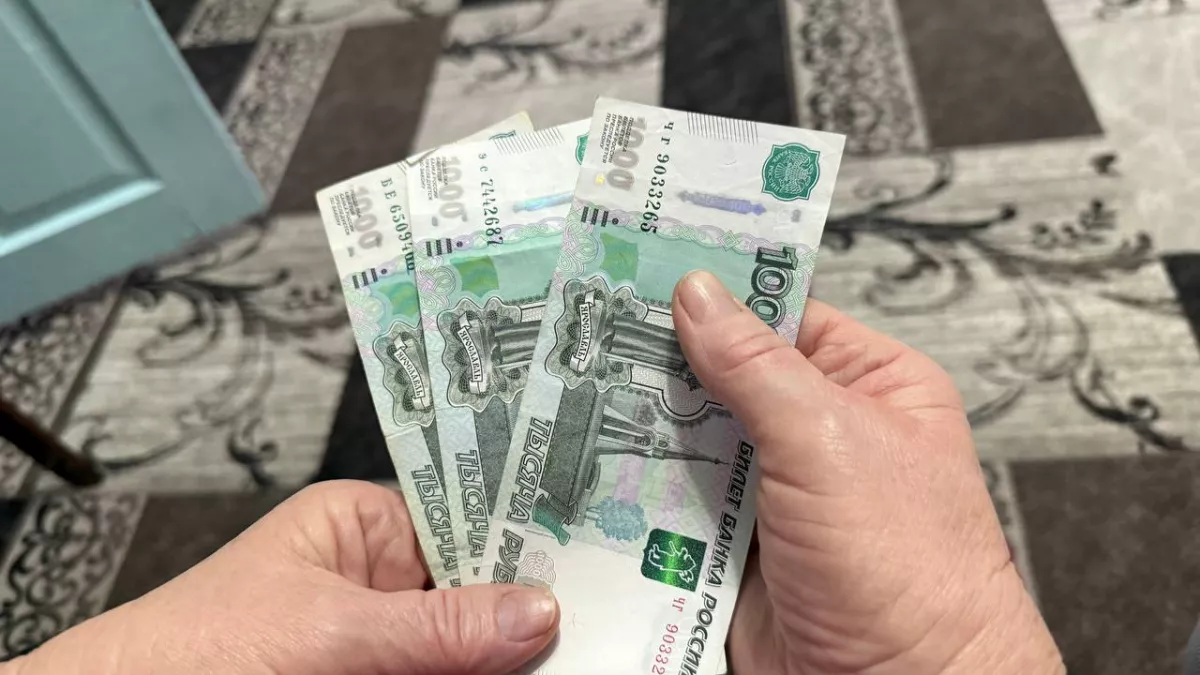 Пенсия 17-го, а платить до 15-го: новый закон оставил стариков совсем без денег и с долгами