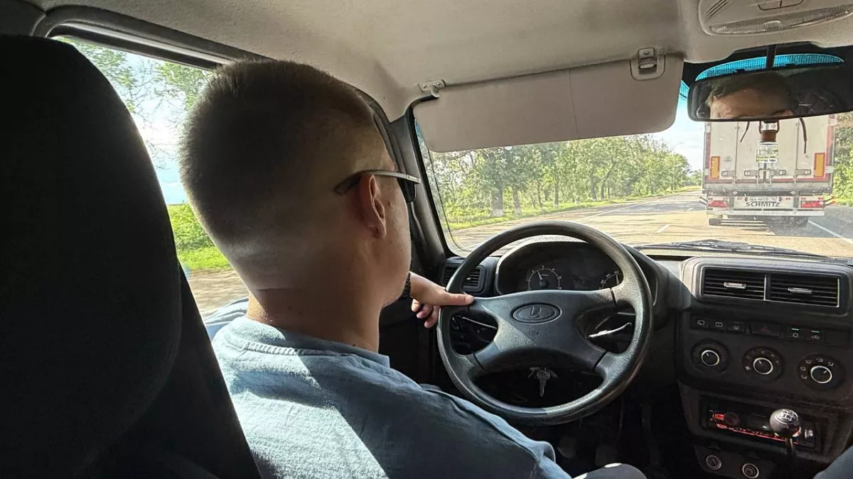 Верховный суд поставил жирную точку в вопросе: как действовать, если по трассе плетётся трактор - допустим ли обгон через сплошную