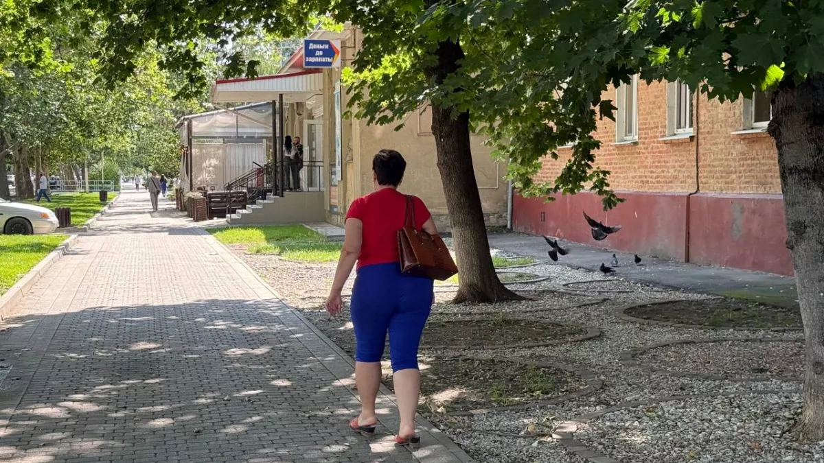 Стилист назвала цвета, в которые ни в коем случае нельзя красить волосы после 50 лет 