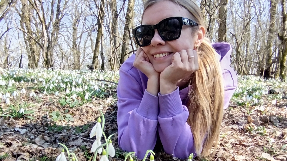 15 километров, крутые подъемы и невероятная красота: журналист НАШЕЙ побывала на поляне с подснежниками и поделилась эмоциями от похода 