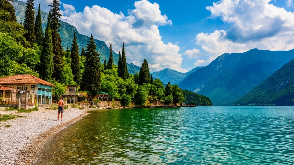 «Злые люди, змеи, грязь и невкусная еда»: туристы делятся своим реальными впечатлением от отдыха в Абхазии – честный отзыв