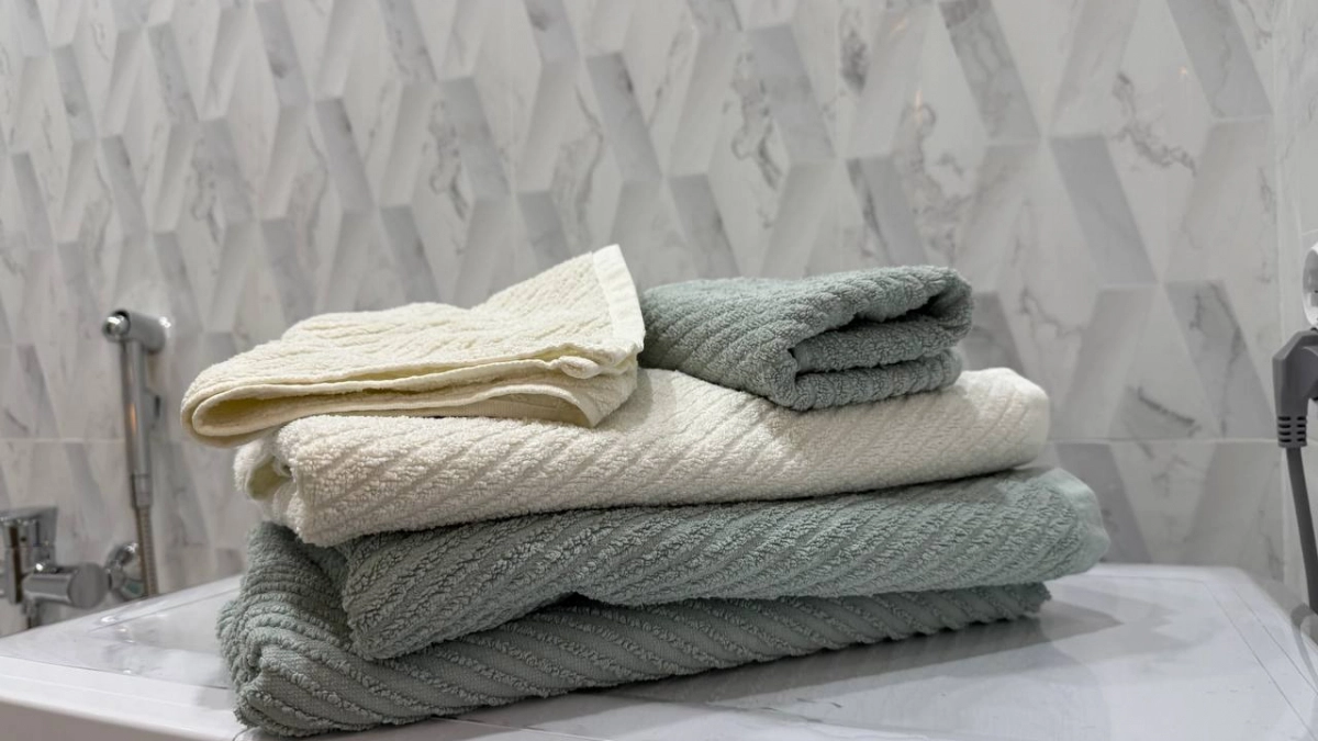 Забудьте про дорогие кондиционеры: это копеечное средство возвращает полотенцам мягкость за одну стирку