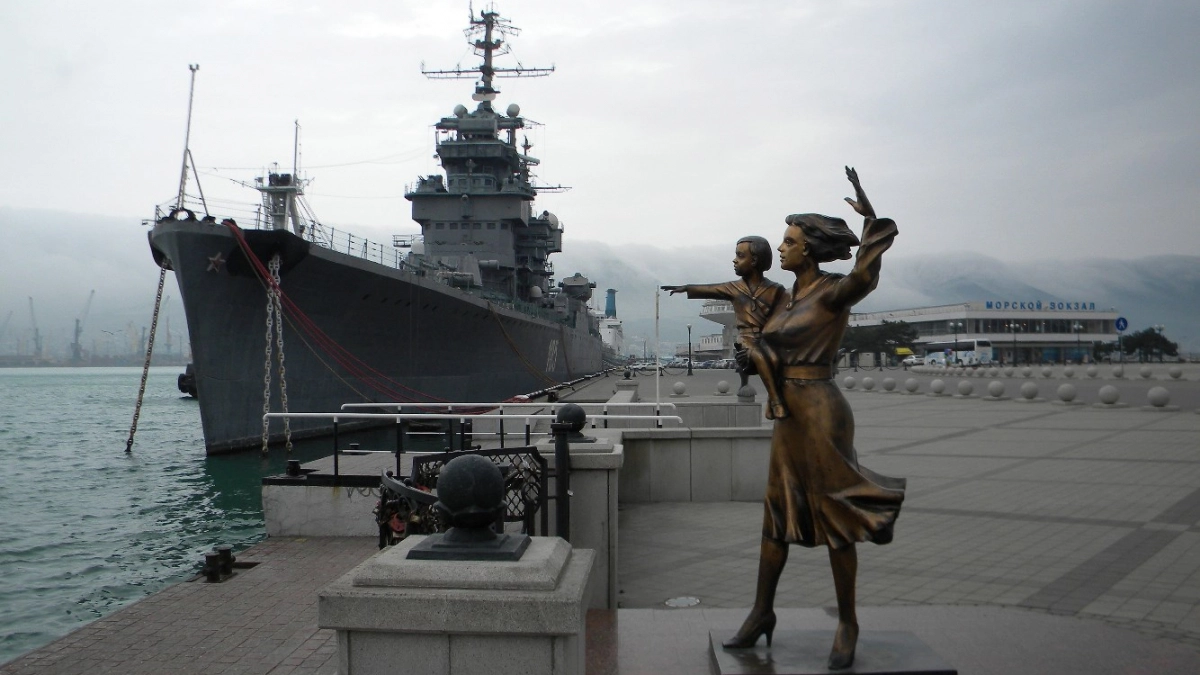 Администрация Новороссийска соберет комиссию, чтобы узнать, кто сливает фекалии в море в районе морвокзала 