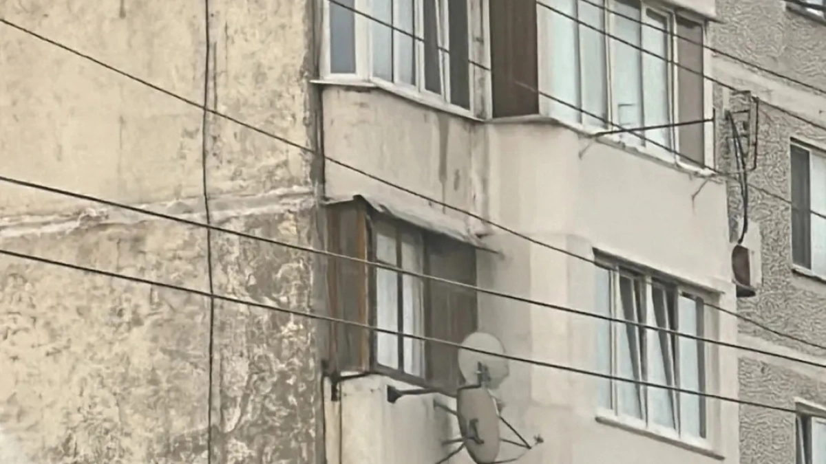 78 человек  эвакуировали из горящего дома в Новороссийске: подробности утреннего пожара 