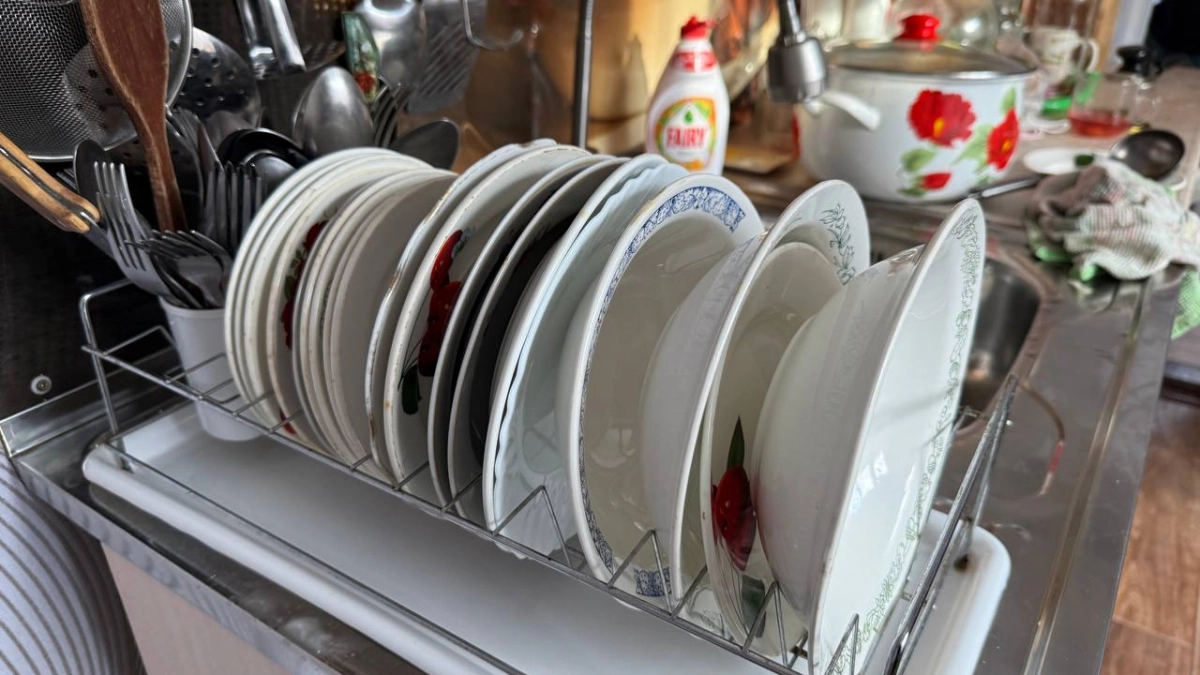 30 г на терке — и «Фейри» больше не нужен: этот гель отмывает посуду до скрипа и стоит копейки