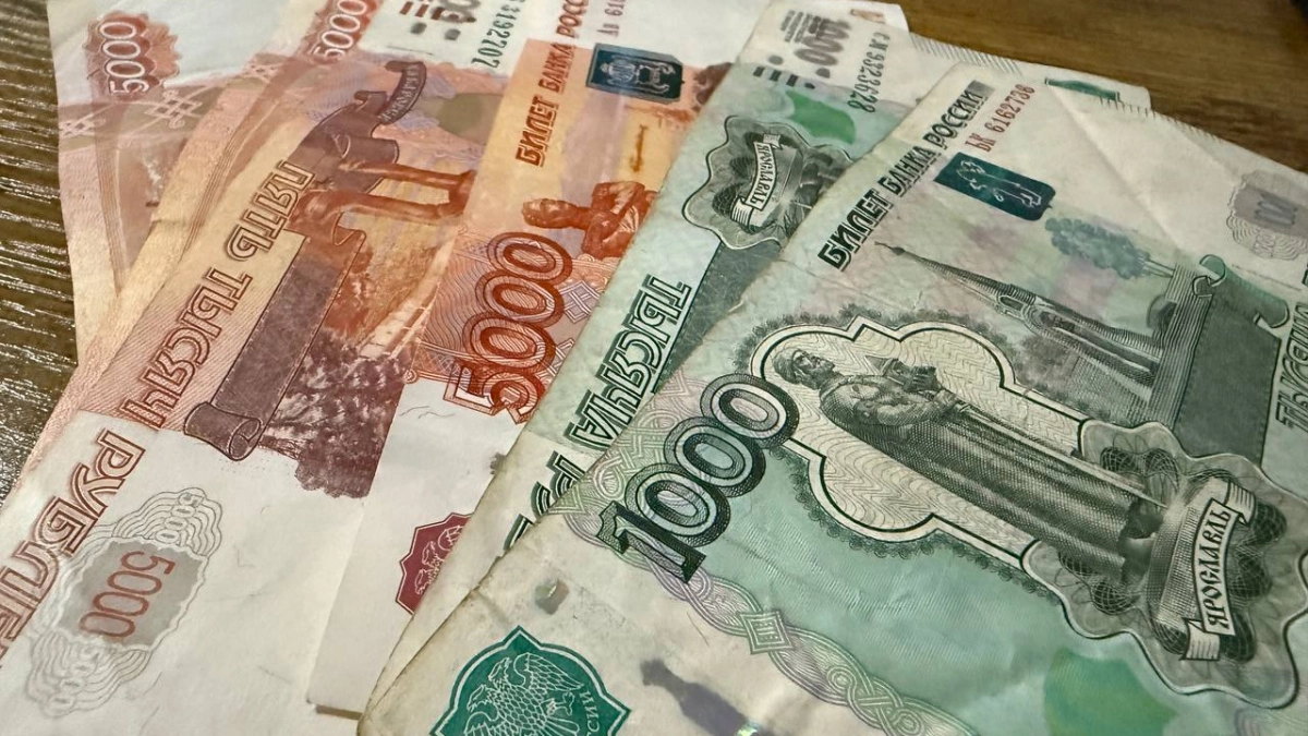 Рубль пошёл вниз: почему девальвация выгодна государству и что будет с курсом дальше