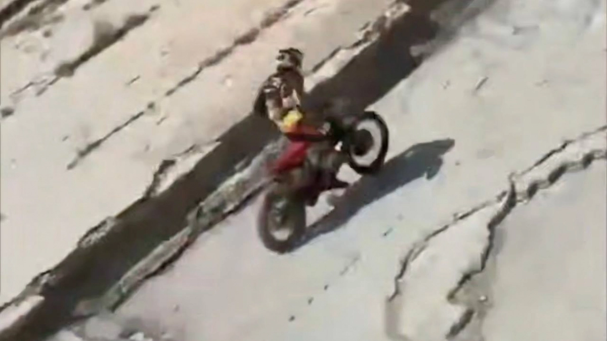 «Летел в сторону моря»: чемпион Беларуси по мотогонкам чудом выжил после падения со скалы в Геленджике