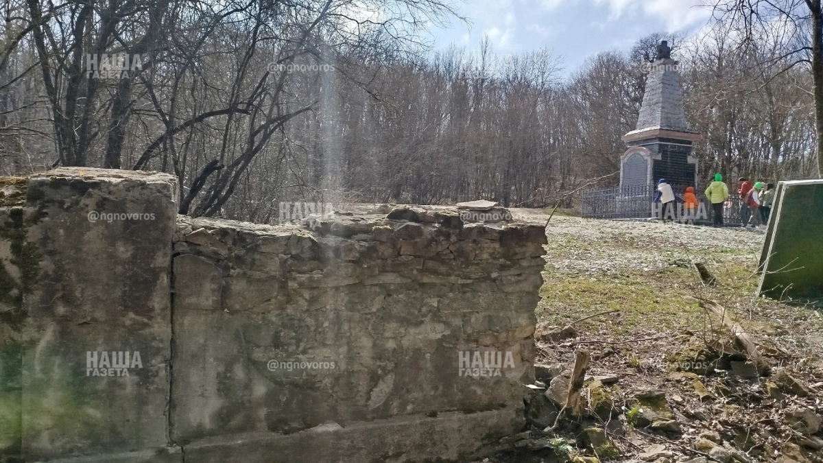 "Что за старинная кладка?": новороссийцы заметили остатки стены у памятника казакам рядом с Неберджаевским водохранилищем