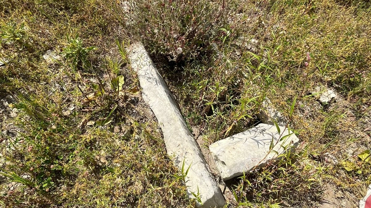 «Что за гробы инопланетян?»: новороссийцы заметили странные конструкции в окрестностях Неберджаевского водохранилища 