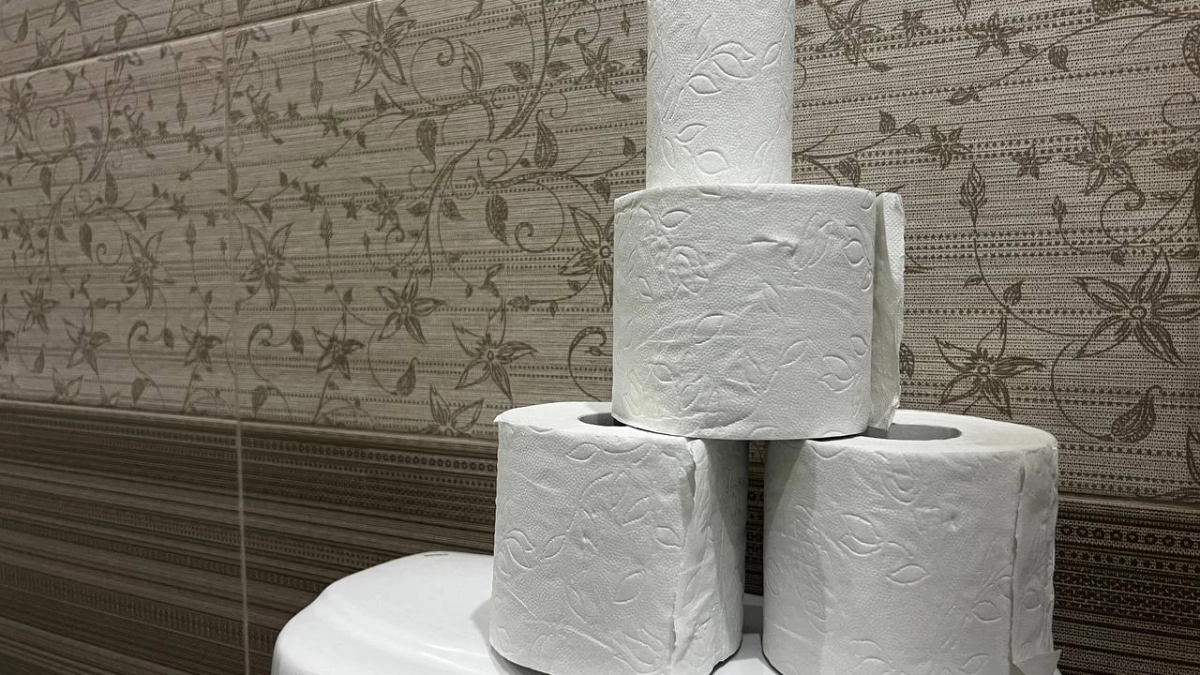 Смачиваю туалетную бумагу этим и решаю все проблемы: лайфхак, который работает всегда