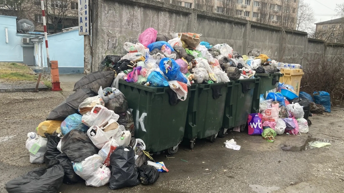В Приморском районе Новороссийска продолжается мусорный коллапс: поступают новые жалобы   