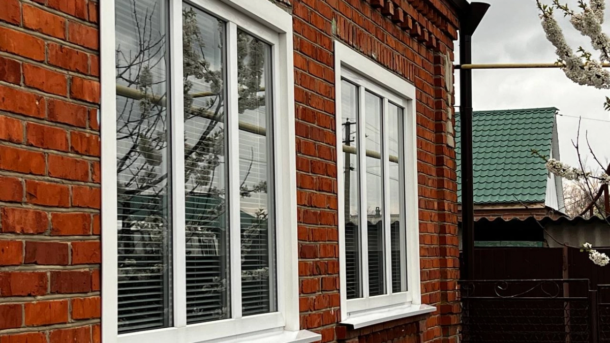 Никаких разводов и грязи: клинеры назвали средство, которое делает окна идеально чистыми