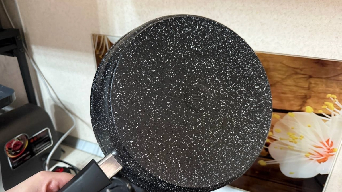 Никакой химии: как соль за 5 минут превращает новую сковороду в антипригарную
