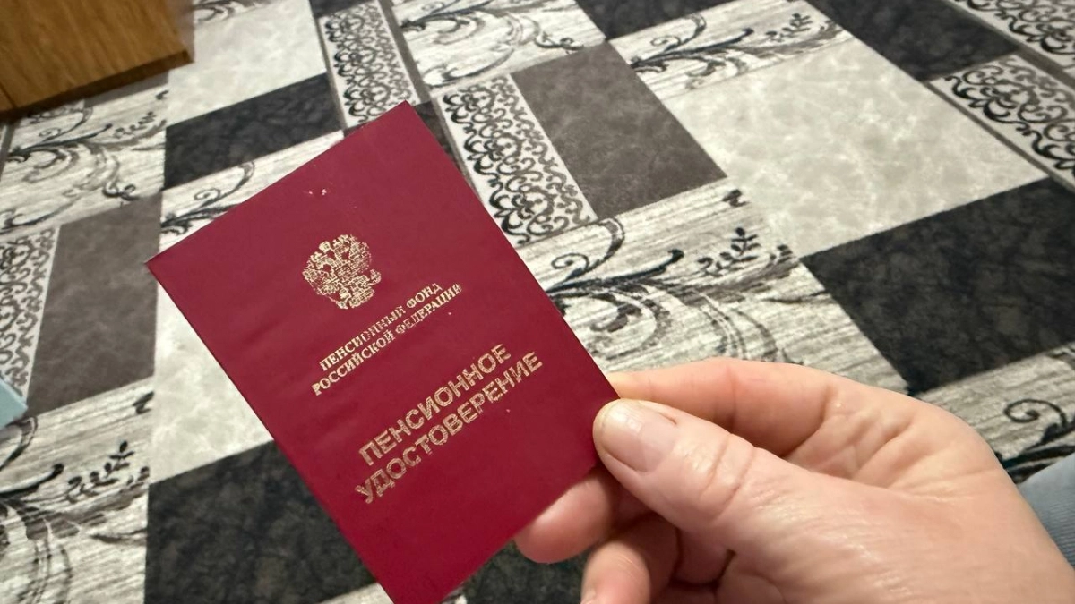 За 15 лет стажа — 5 000 рублей сверху: кому положена прибавка с 1 апреля