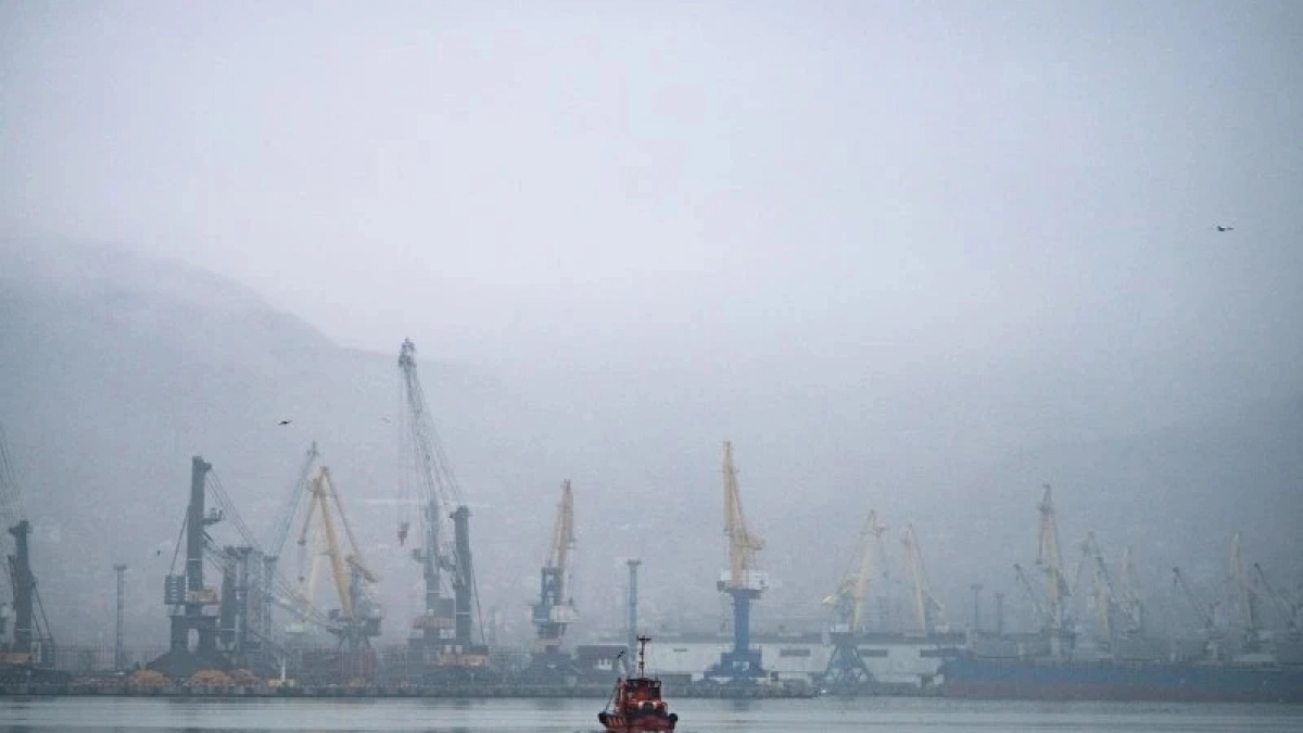 «Кто-то горы украл!»: в Новороссийске начались весенние туманы 