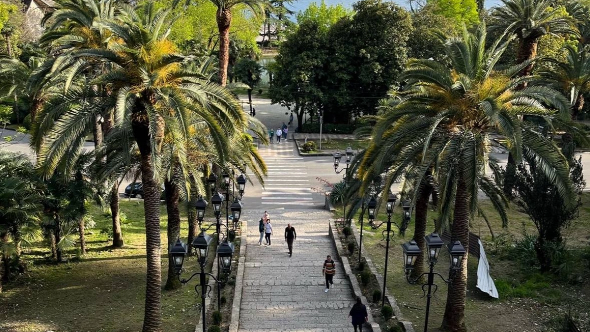 «Злые люди, змеи, повсюду грязь и невкусная еда»: туристы делятся своим реальными впечатлением от отдыха в Абхазии – честный отзыв