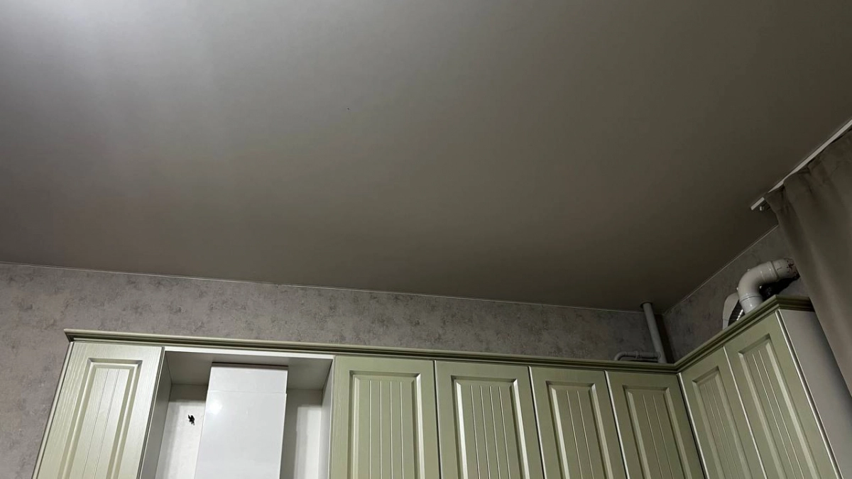 Потолки, от которых захватывает дух: натяжные канули в лету — 4 варианта, которые делают интерьер дорогим