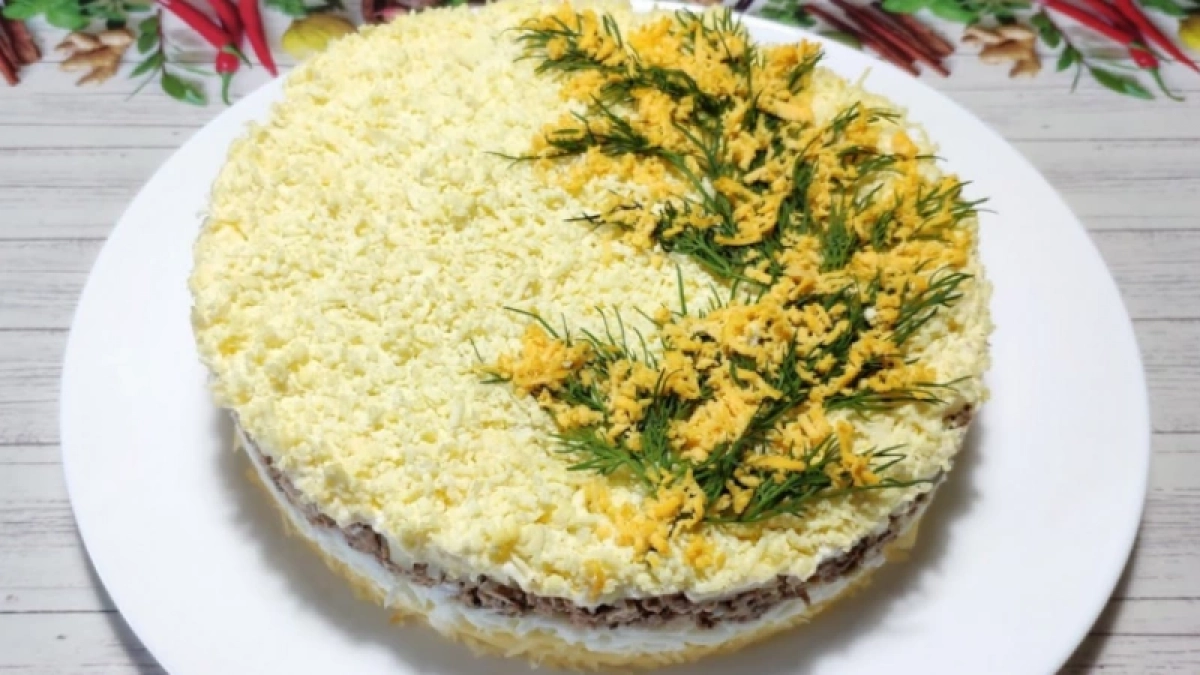Постимся вкусно: потрясающий рецепт салата «Мимоза» и один важный лайфхак