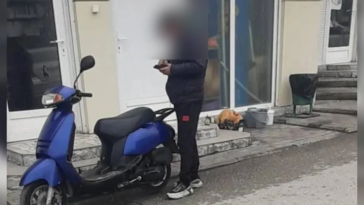 «Прав не было, но было желание»: в Новороссийске поймали водителя мопеда с богатым «послужным» списком