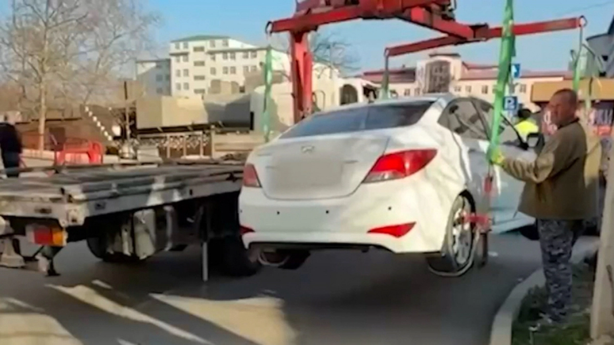 Более 1400 машин за три месяца: сколько автомобилей эвакуировали в Новороссийске с начала года